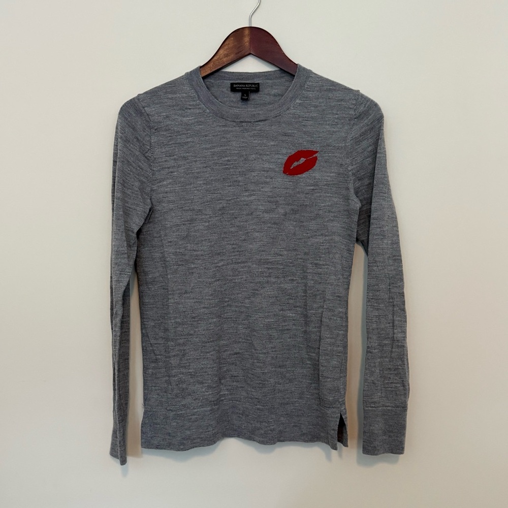 Banana Republic Gray Long Sleeve Tee with Red Lips Accent Detail Merino Wool